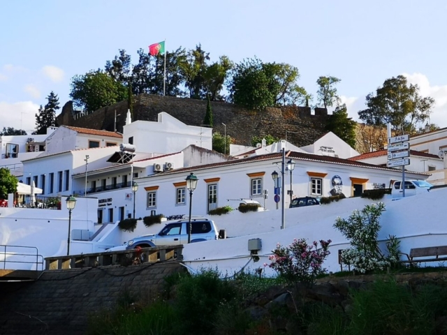Looking up to the castle from the waterfront Looking up to the castle from the waterfront
